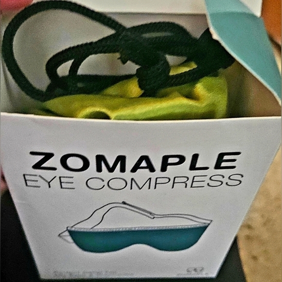 Heated Eye Mask - Picture 3 of 5